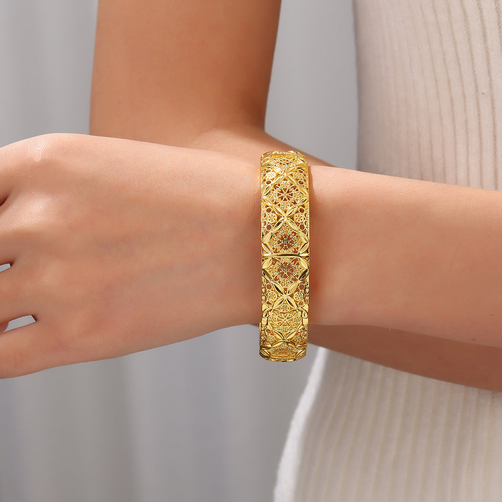 Four-leaf clover bracelet in 18K gold plating, full view