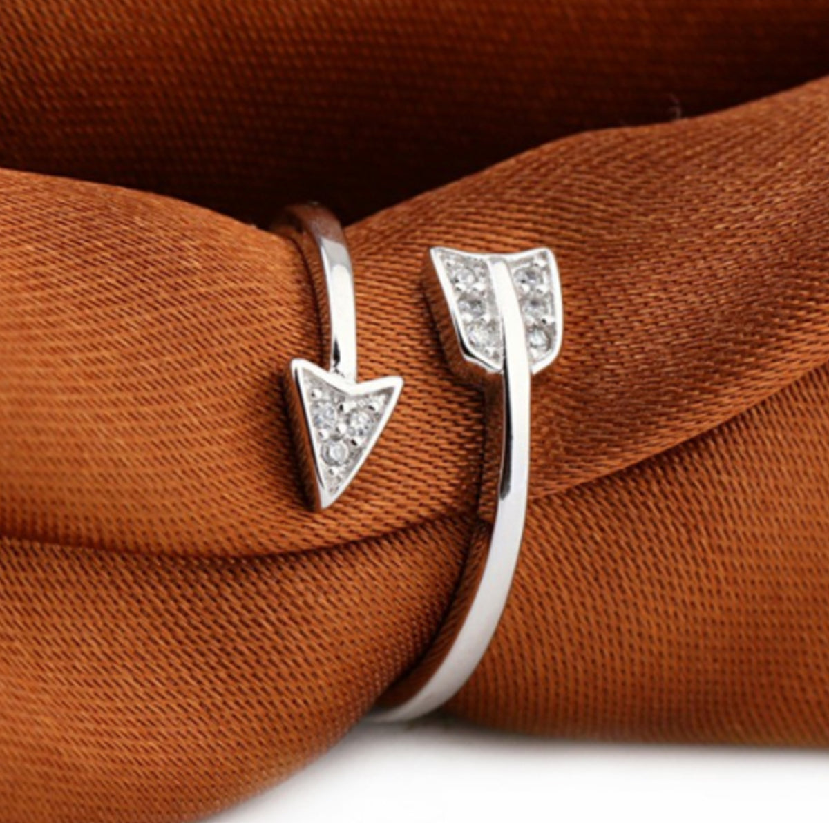 Arrow open ring, side view