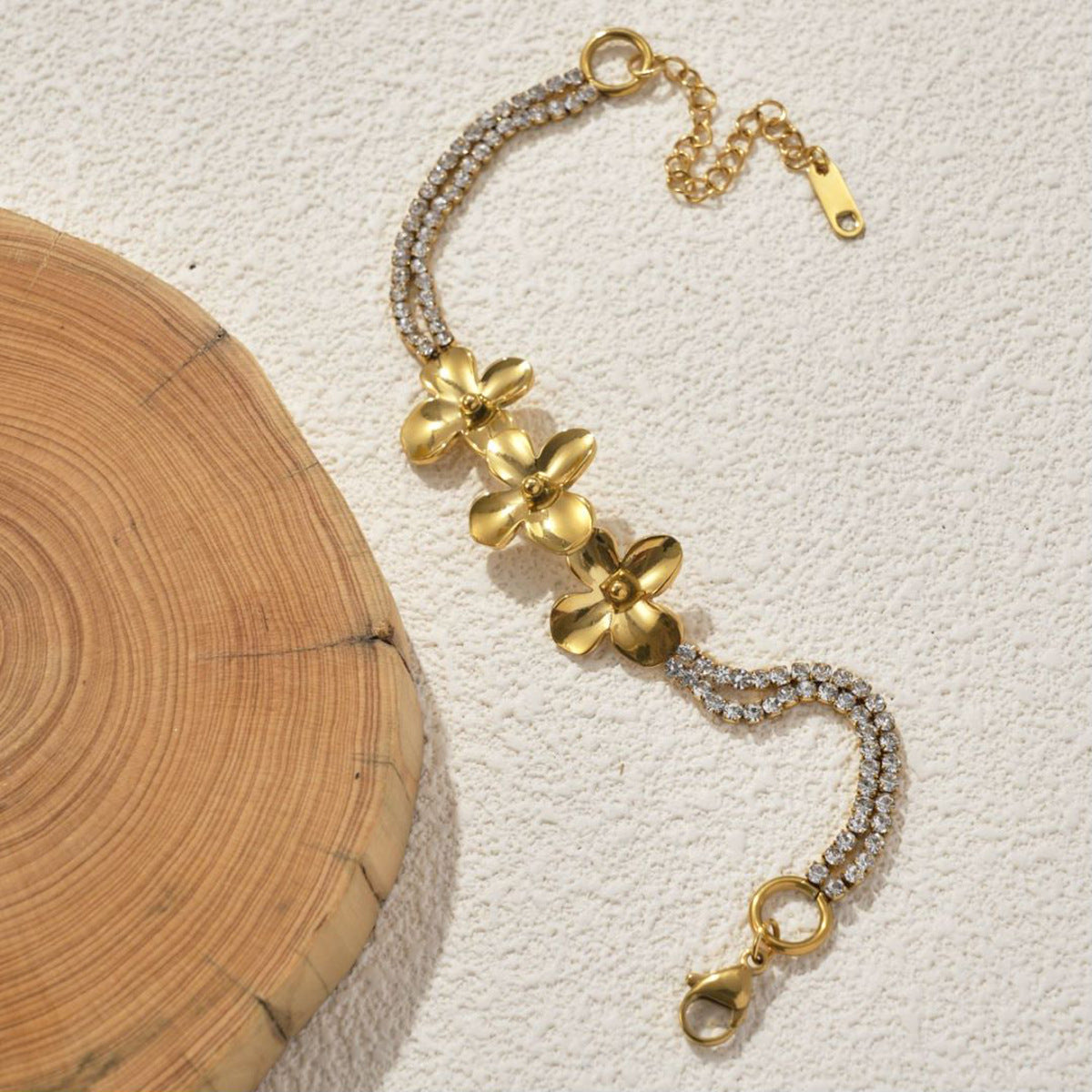 Clasp and link detail of the stainless steel flower bracelet