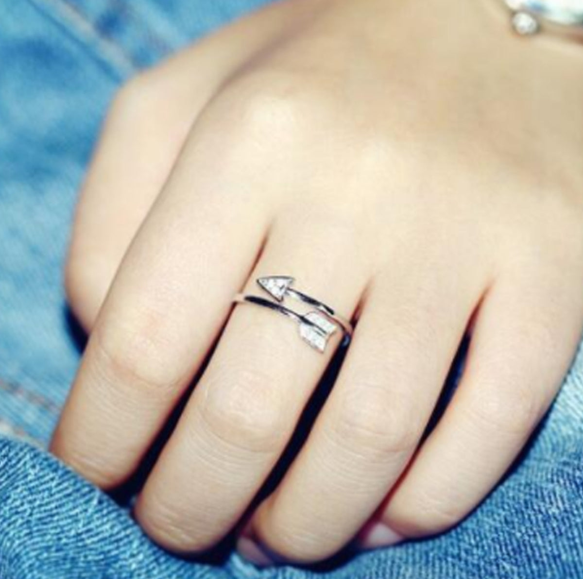 Arrow open ring, alternate view
