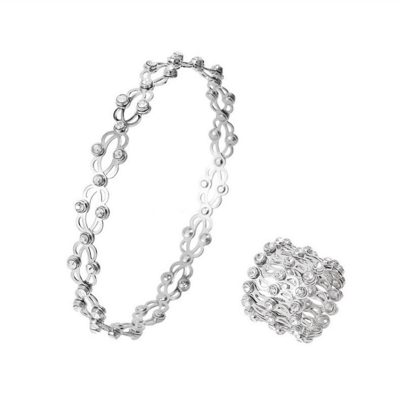 2-in-1 transforming ring and bracelet in silver