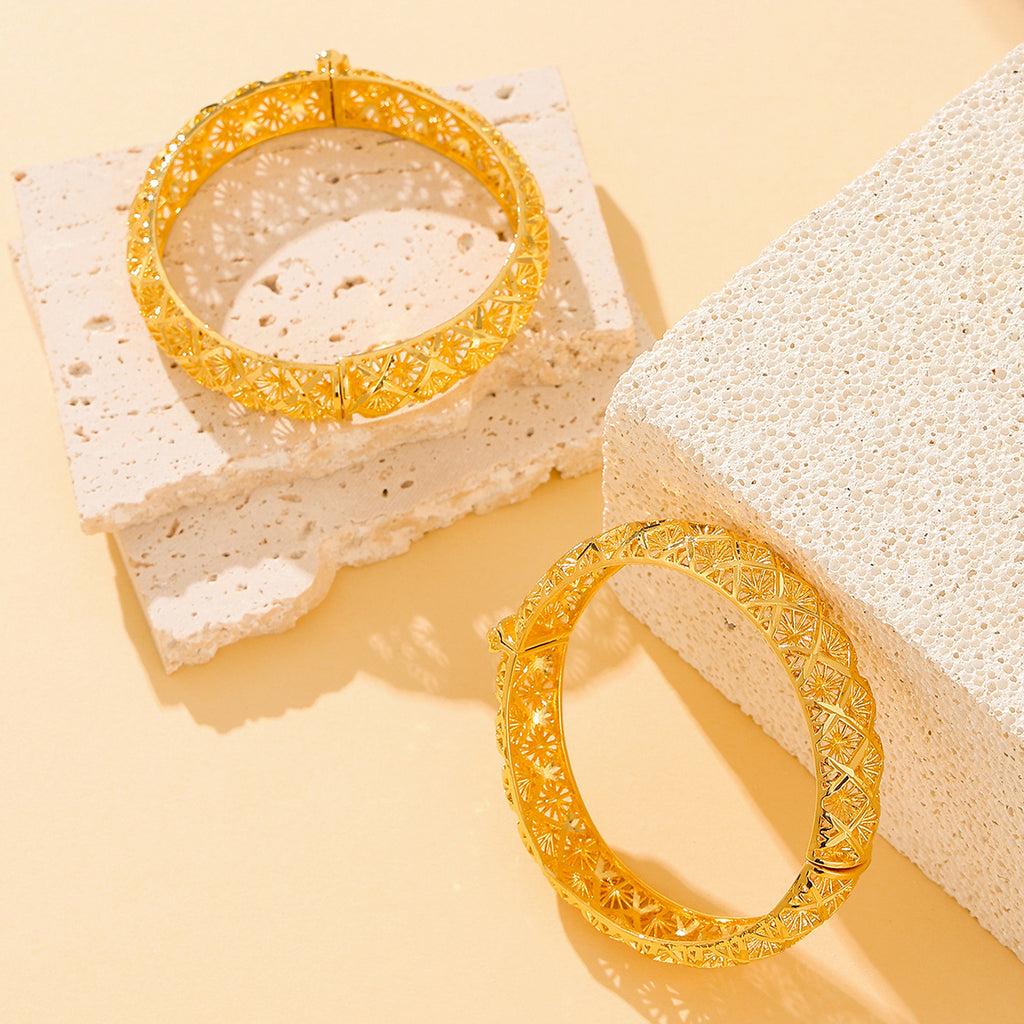 Polished gold finish detail of the four-leaf clover bracelet