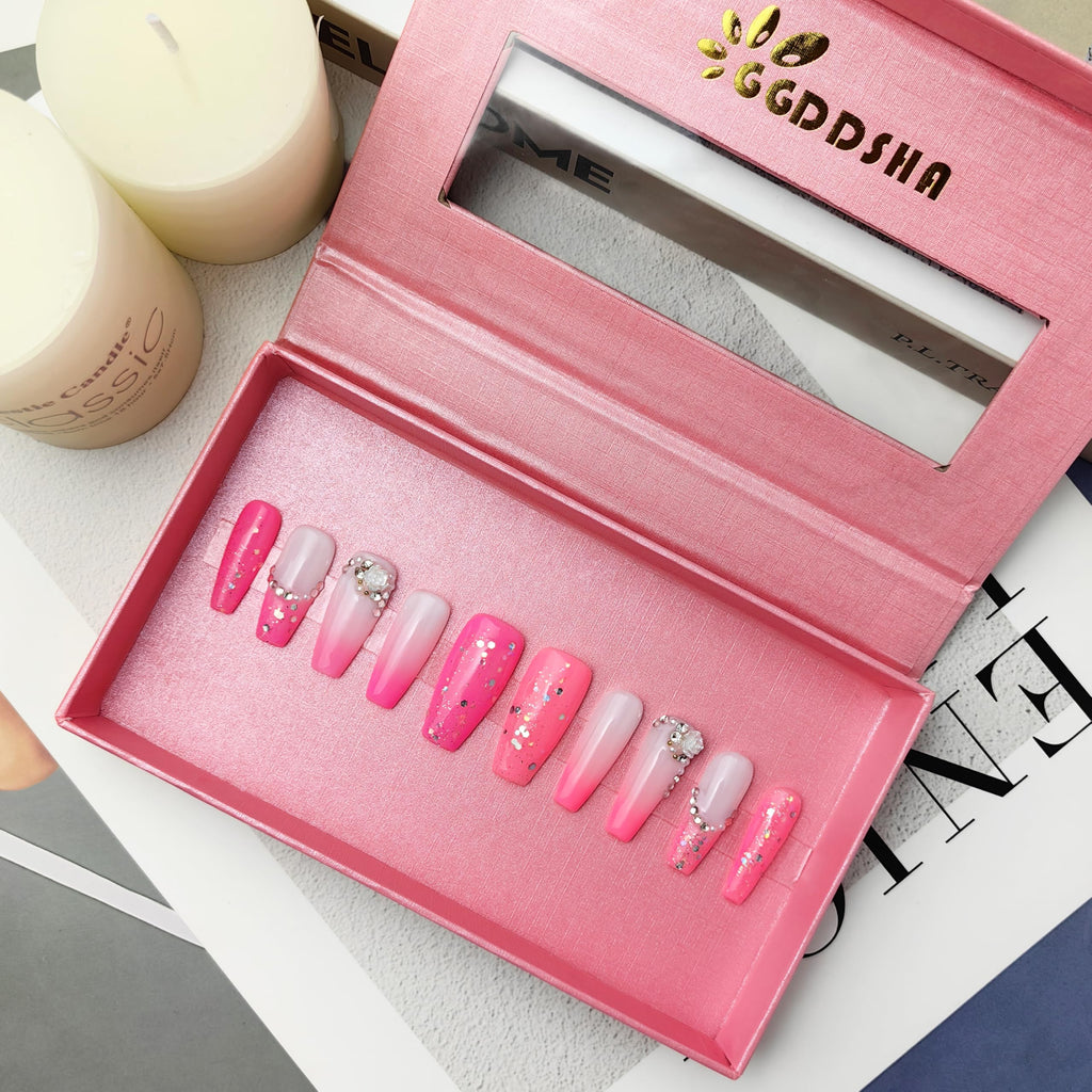 Press-on nails kit contents including nail file and jelly tabs